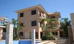 Beautiful 5 bedrooms house with swimming pool for sale in Kalogiroi