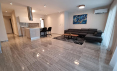 4 bedroom furnished apartment with swimming pool to rent in Parekklisia