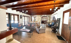 4 bedroom furnished villa with swimming pool to rent in Pano Akourdaleia