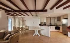 4 bedroom furnished villa with swimming pool for sale in Chloraka
