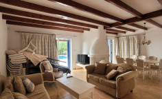 4 bedroom furnished villa with swimming pool for sale in Chloraka