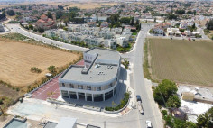 Large office for sale in Meneou
