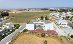 Large office for sale in Meneou