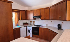 3 bedroom furnished bungalow with swimming pool to rent in Peyia