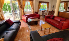 3 bedroom furnished bungalow with swimming pool to rent in Peyia