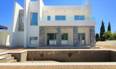 Large 5 bedroom house with swimming pool for sale in Protaras