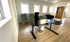 Office 77 m2 to rent in Mesa Geitonia