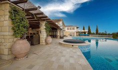 4 bedroom furnished house with swimming pool for sale in Aphrodite Hills