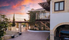 4 bedroom furnished house with swimming pool for sale in Aphrodite Hills