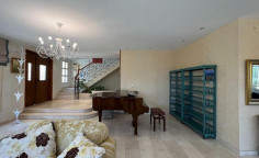 5 bed house with swimming pool for sale in Agios Tychonas