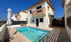 3 bedroom house with swimming pool for sale in Kapparis