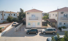 3 bedroom furnished house with swimming pool for sale in Frenaros