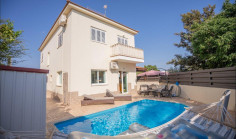 3 bedroom furnished house with swimming pool for sale in Frenaros