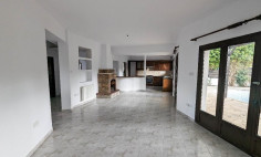 4 bedroom house with swimming pool for sale in Polemi