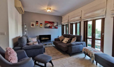 Beautiful 4 bedroom house with swimming pool for sale in Aphrodite Hills