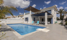 Spacious 3 bed house with swimming pool for sale in Perivolia
