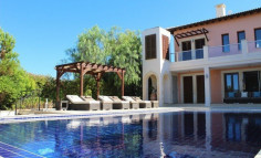Luxury 5 bedroom house with swimming pool for sale in Aphrodite Hills