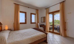 Spacious 5 bedroom furnished house with swimming pool for sale in Aphrodite Hills