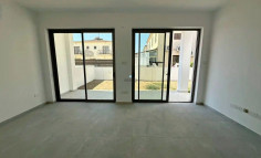 2 bedroom house with swimming pool for sale in Livadia