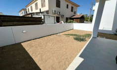 2 bedroom house with swimming pool for sale in Livadia