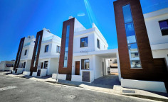 2 bedroom house with swimming pool for sale in Livadia