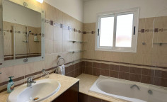 4 bedroom house in Dekelia only 350 m from the sea 