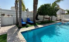 4 bedroom house in Dekelia only 350 m from the sea 