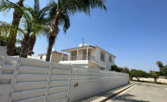 4 bedroom house in Dekelia only 350 m from the sea 