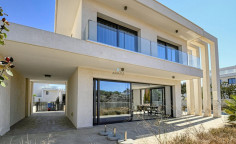 Large 3 bedroom furnished villa with swimming pool for sale in Protaras