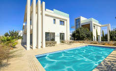 Large 3 bedroom furnished villa with swimming pool for sale in Protaras