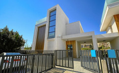 Large 3 bedroom furnished villa with swimming pool for sale in Protaras