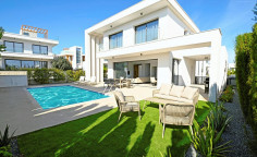 Spacious 3 bedroom furnished villa with swimming pool for sale in Protaras
