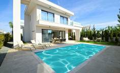 Spacious 3 bedroom furnished villa with swimming pool for sale in Protaras