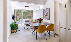 2 bedroom ground floor apartment 350m from the sea 