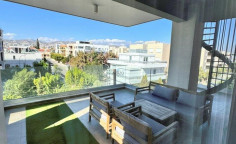 3 bedroom furnished apartment with swimming pool to rent in Mesa Geitonia