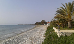 A lovely beachfront 3 bedroom property in Meneou with garden 