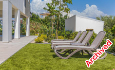 Modern three bedroom apartment with pool in Mesa Geitonia 