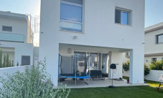 Spacious 4 bedroom house for sale in Palaiometocho Spacious 4 bedroom house for sale in Palaiometocho