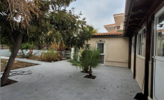 For sale: 4 bedroom house in Dekelia with big plot 