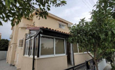 For sale: 4 bedroom house in Dekelia with big plot 