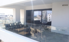 Luxurious 3-bedroom penthouse with private pool and sea view 