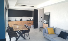 Luxurious 3-bedroom penthouse with private pool and sea view 