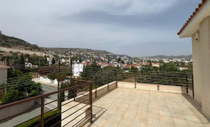 Spacious Pegeia villa with pool and sea view 