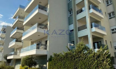 Spacious penthouse with pool and gym in Parekklisia 
