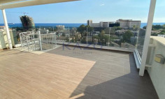 Spacious penthouse with pool and gym in Parekklisia 