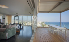 Sea view luxury penthouse in the center of Limassol 