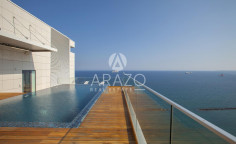 Sea view luxury penthouse in the center of Limassol 
