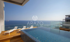 Sea view luxury penthouse in the center of Limassol 