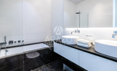 Sea view luxury penthouse in the center of Limassol 
