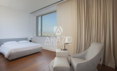 Sea view luxury penthouse in the center of Limassol 